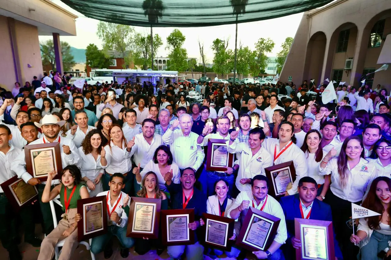 Reconocen a juventud priista (2)