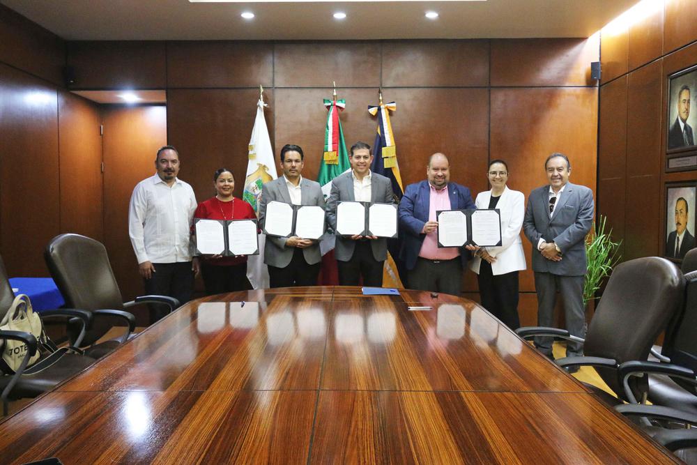 UAdeC y IEC Refrendan Colaborac ión con Firma de Convenio _8