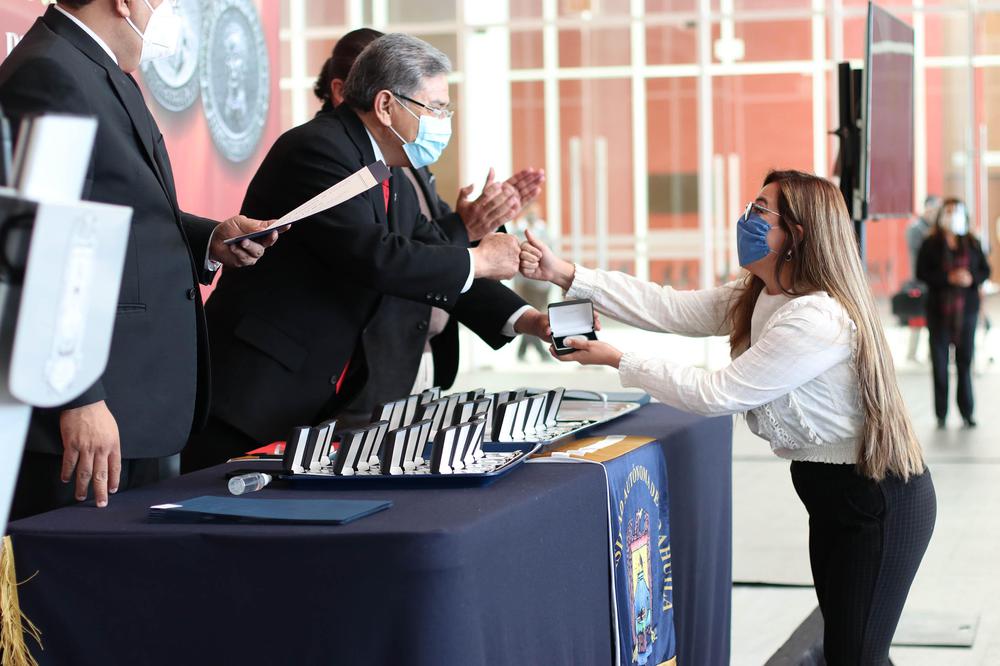 Entrega de Reconocimientos al Merito Universitario 4