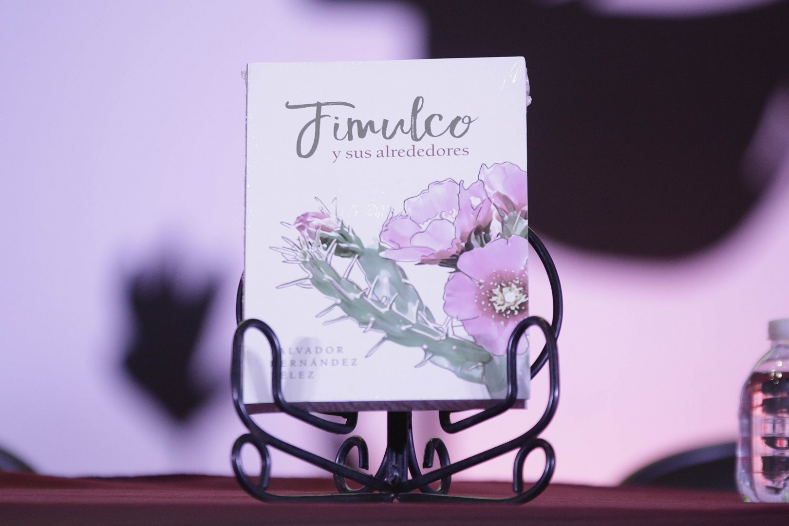 phoca_thumb_l_presenta rector su libro jimulco y sus alrededores 8