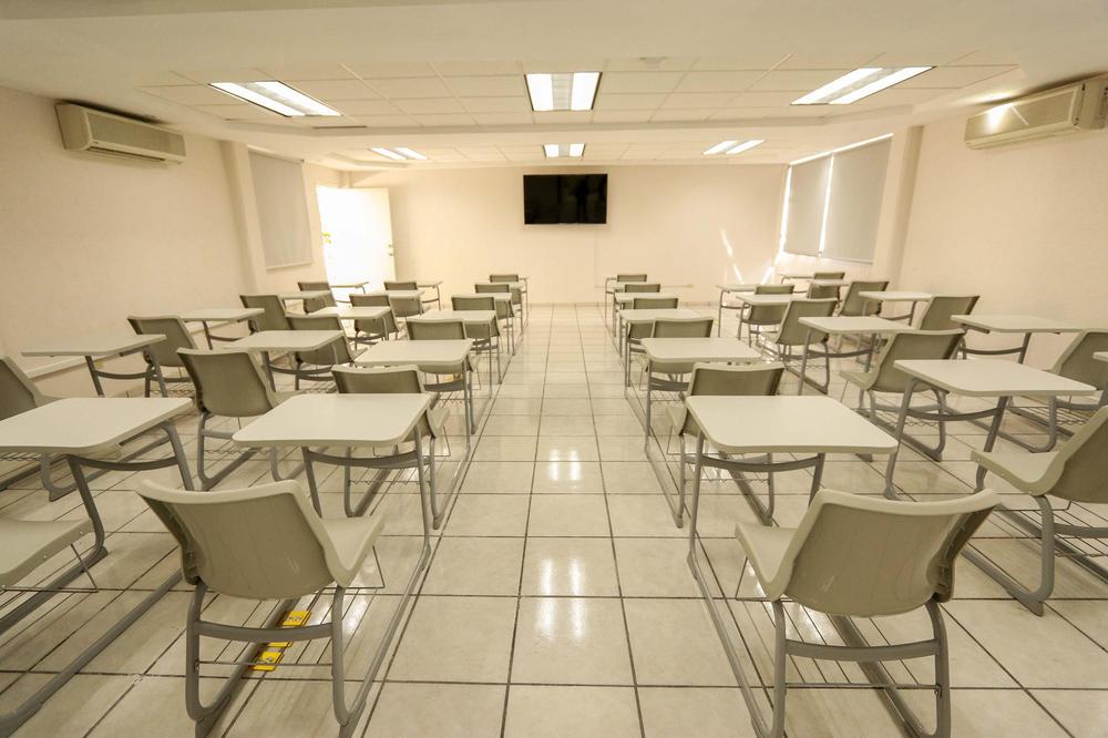 Inauguran el Instituto de Ensena nza en Lenguas Extranjeras 10