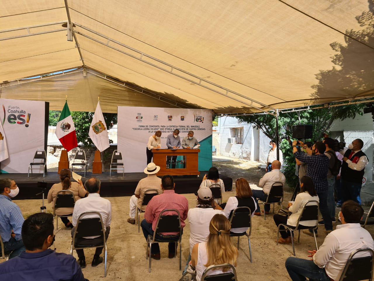 firma del convenio de comodato de las instaciones de la Escuela Primaria Leona Vicario 4