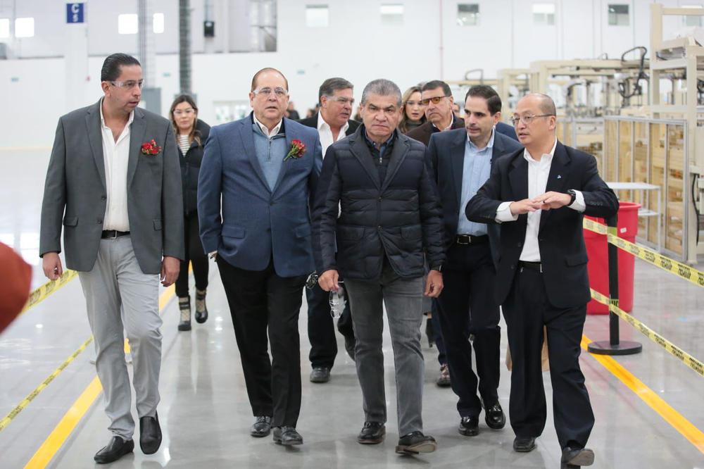 007 INAUGURAN MIGUEL RIQUELME Y JOSE? MA RÍA MORALES PLANTA ‘SANHUA CAMPUS’