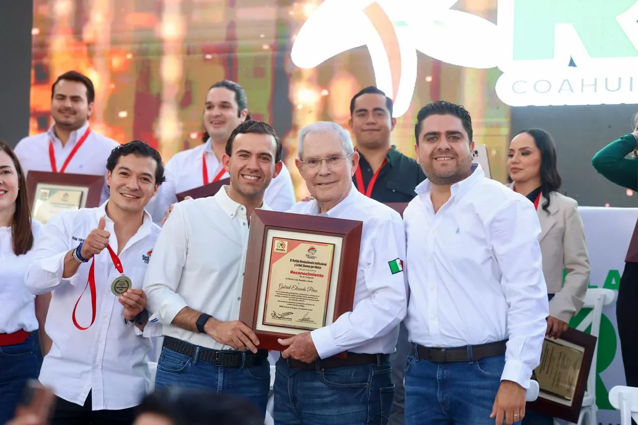 Reconocen a juventud priista (1)