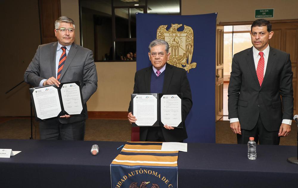 Firma de convenio Notarios. 6