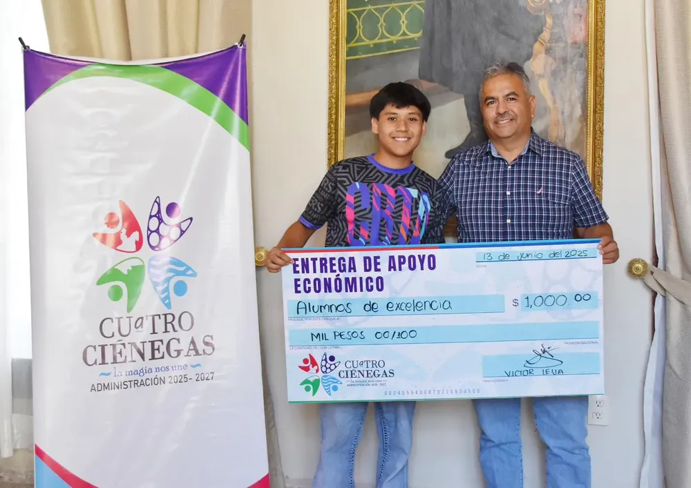 EDUCAR ES AVANZAR VICTOR LEIJA RECONOCE A EST UDIANTES DESTACADOS DE CUATRO CIÉNEGAS (3)