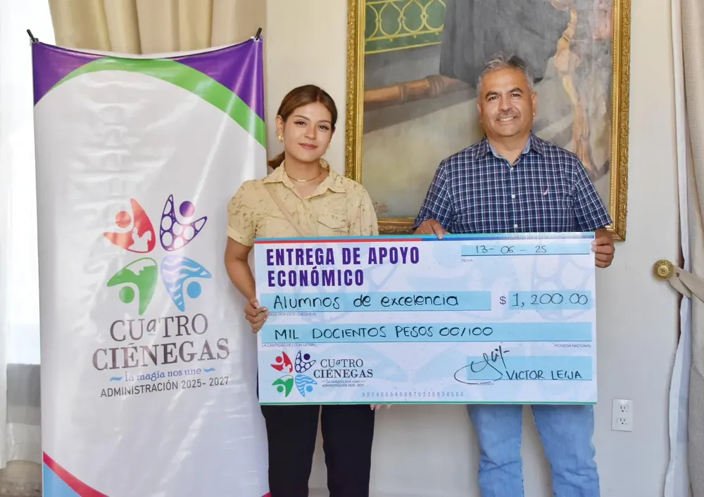 EDUCAR ES AVANZAR VICTOR LEIJA RECONOCE A EST UDIANTES DESTACADOS DE CUATRO CIÉNEGAS (2)