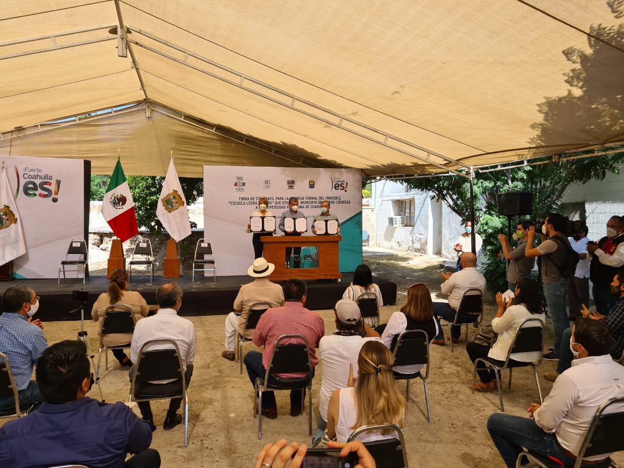firma del convenio de comodato de las instaciones de la Escuela Primaria Leona Vicario 5