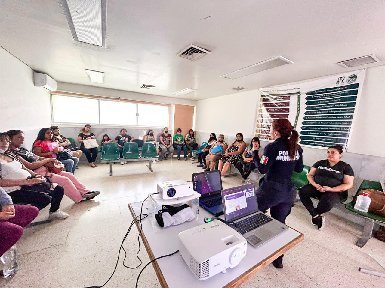 Policias-de-Ramos-Arizpe-concientizan-sobre-la-violencia-contra-las-mujeres-entre-derechohabientes-del-IMSS5