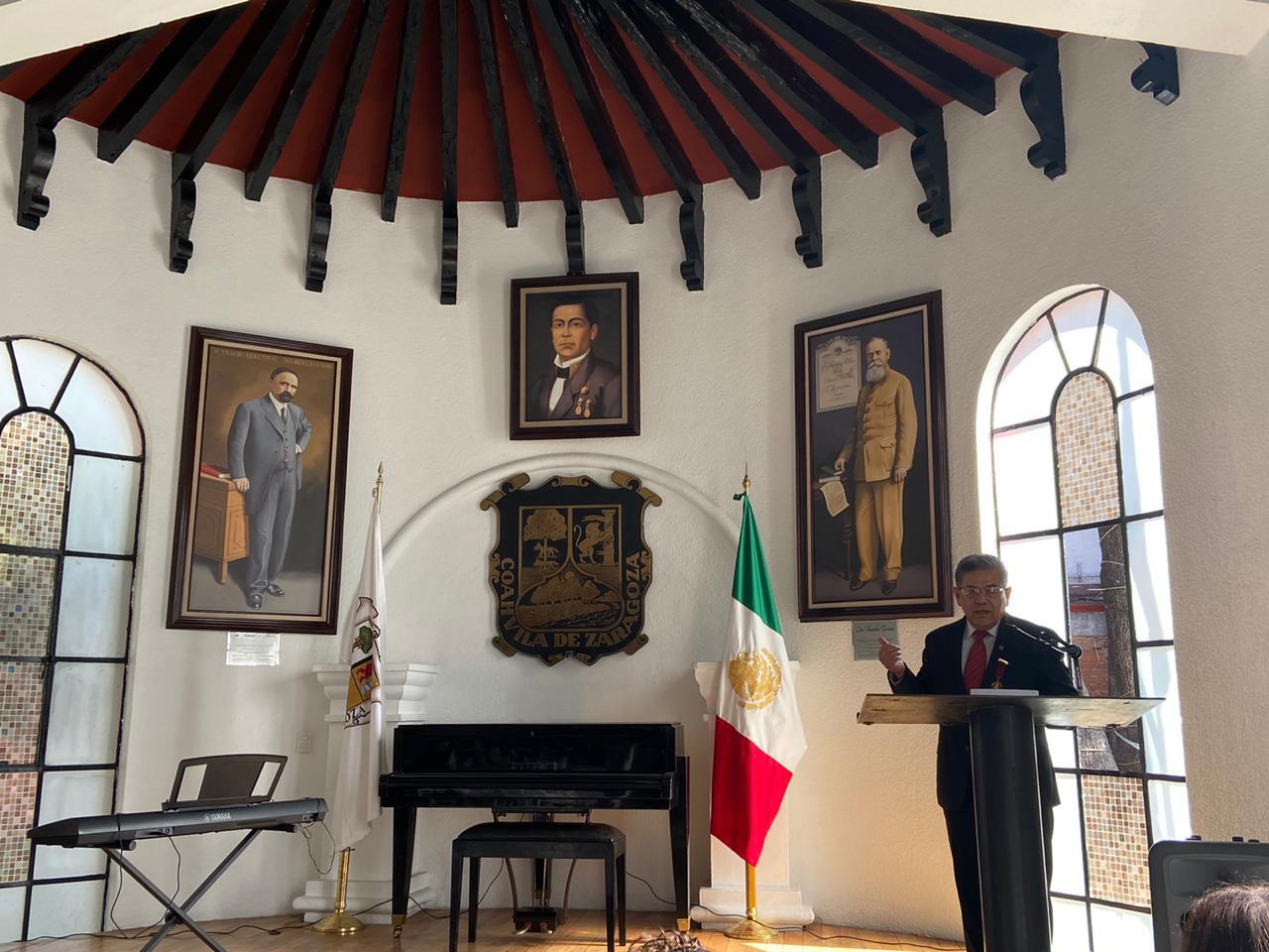 Recibe Rector Medalla Nazario Ortiz 6