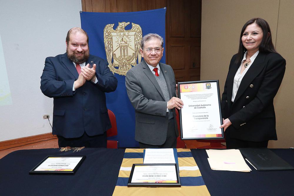 Recibe la UAdeC Certificacion como Instit ución Promotora de la Transparencia 13