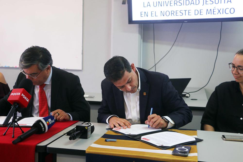 UAdec e IBERO Saltillo Firman  Convenio de Colaboración _5