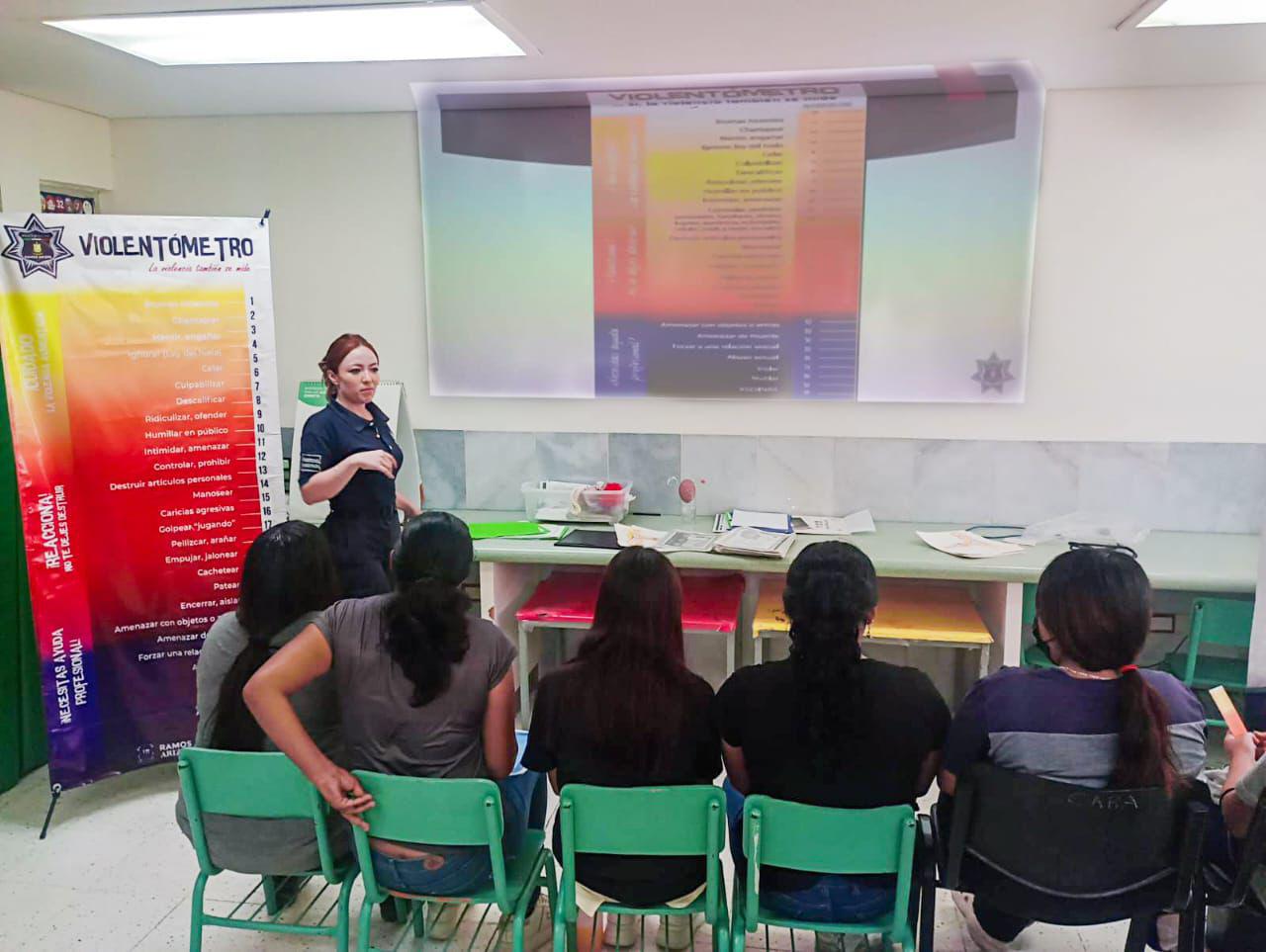 Policias-de-Ramos-Arizpe-concientizan-sobre-la-violencia-contra-las-mujeres-entre-derechohabientes-del-IMSS