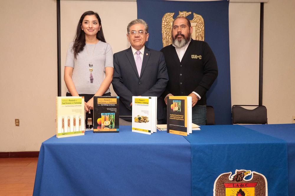 Presentacion de libros Handbook o f Research on Food Science and Technology comentarios por el Recto r Salvador Hernández Vélez- 10