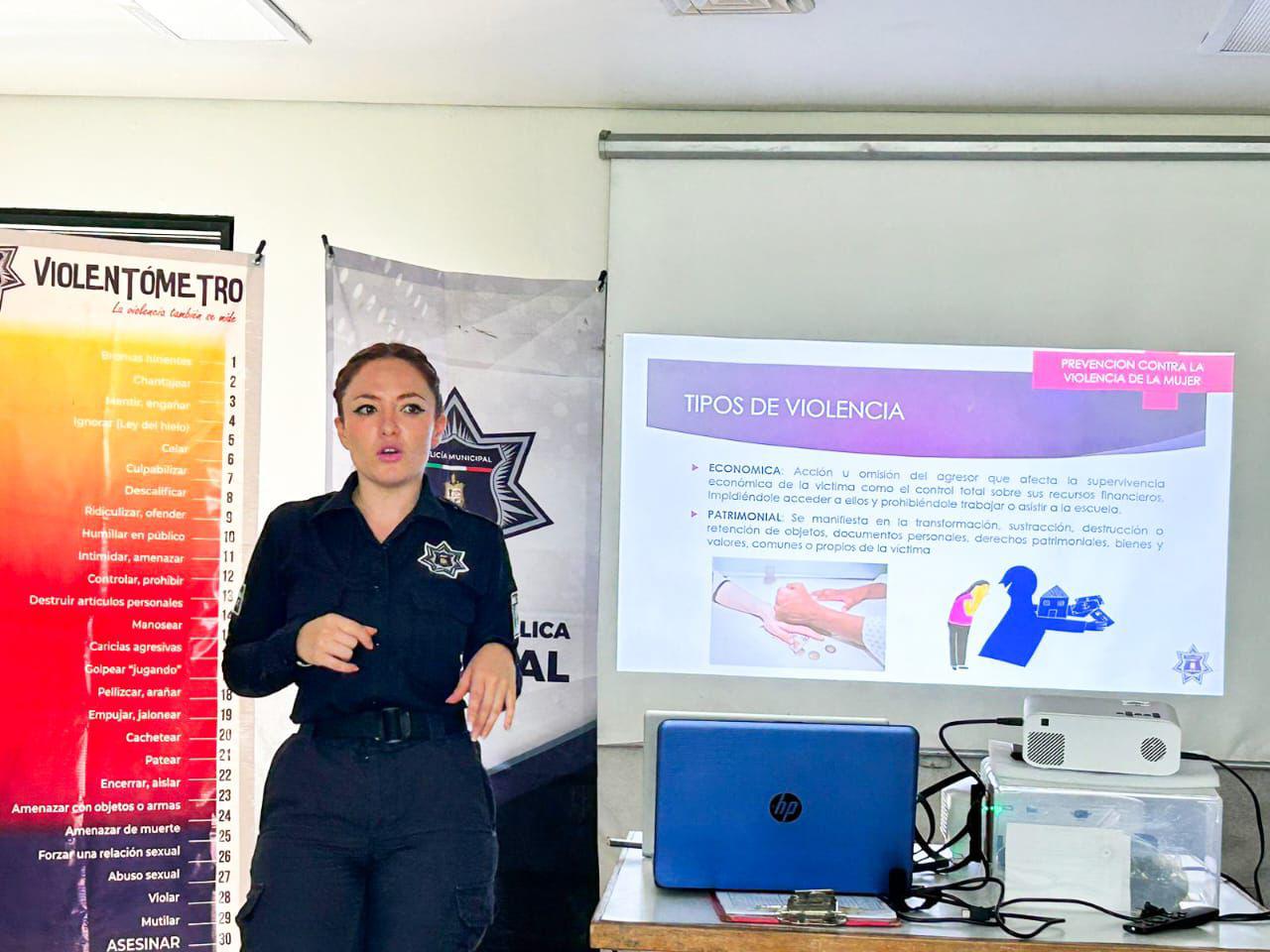 Policias-de-Ramos-Arizpe-concientizan-sobre-la-violencia-contra-las-mujeres-entre-derechohabientes-del-IMSS2
